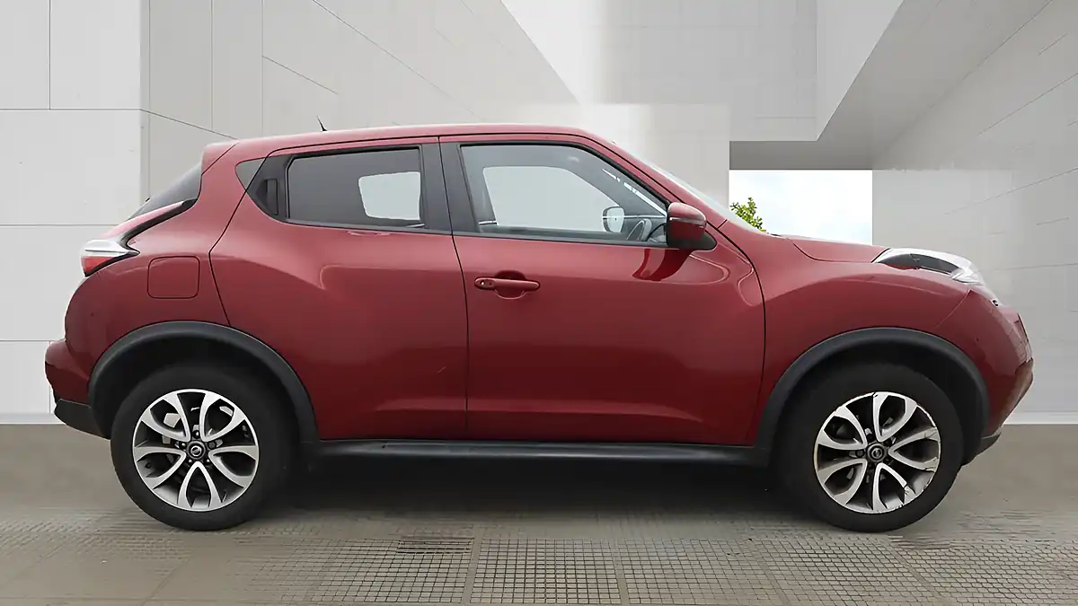 Used 2019 Nissan Juke Tekna Red - Interior and Exterior details 5