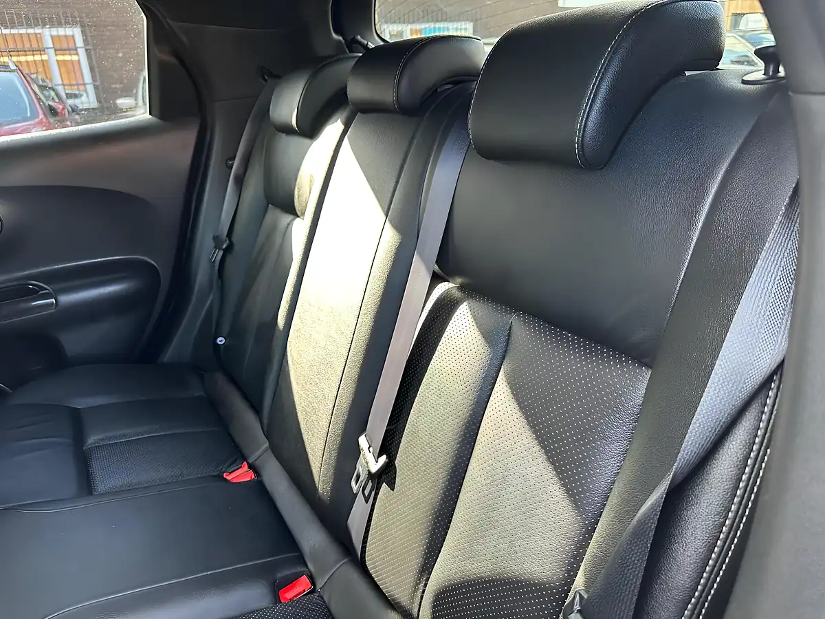 Used 2019 Nissan Juke Tekna Silver - Interior and Exterior details 13