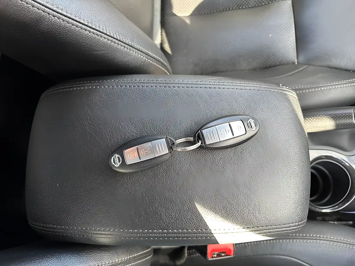 Used 2019 Nissan Juke Tekna Silver - Interior and Exterior details 15
