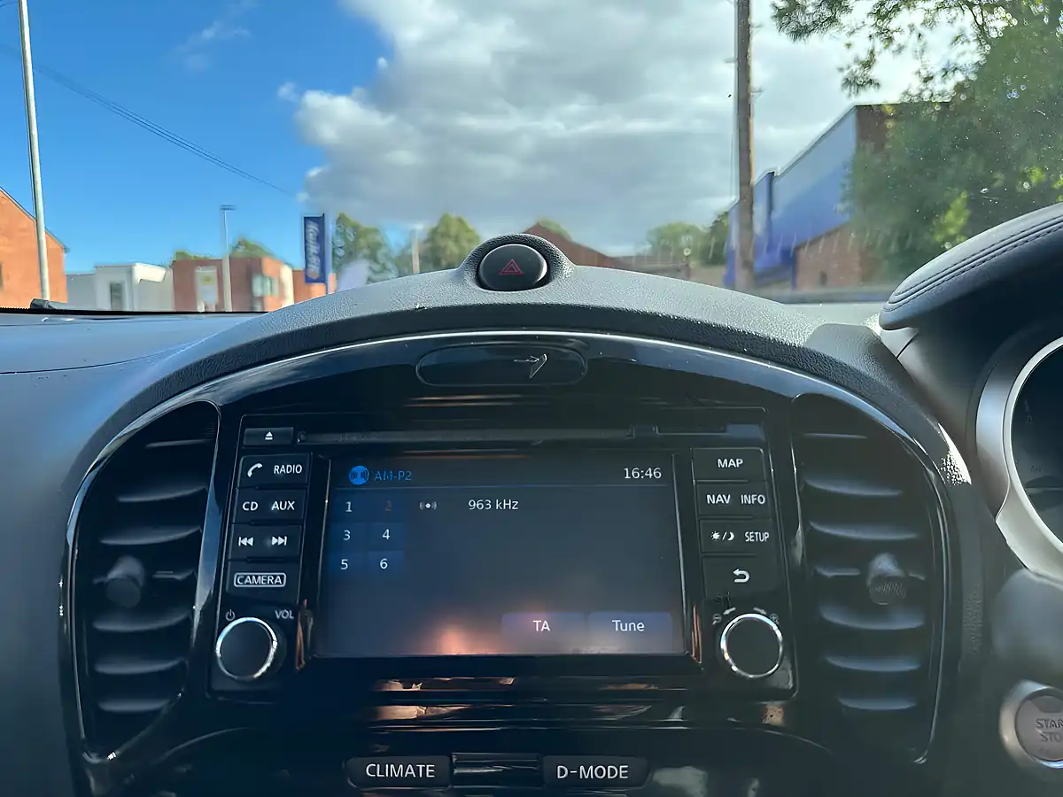 Used 2019 Nissan Juke Tekna Silver - Interior and Exterior details 16