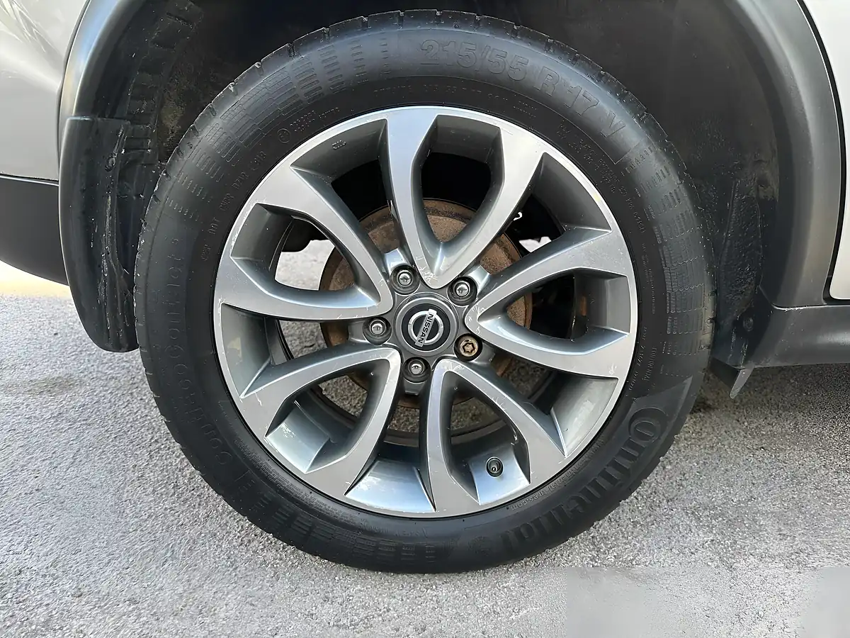 Used 2019 Nissan Juke Tekna Silver - Interior and Exterior details 20