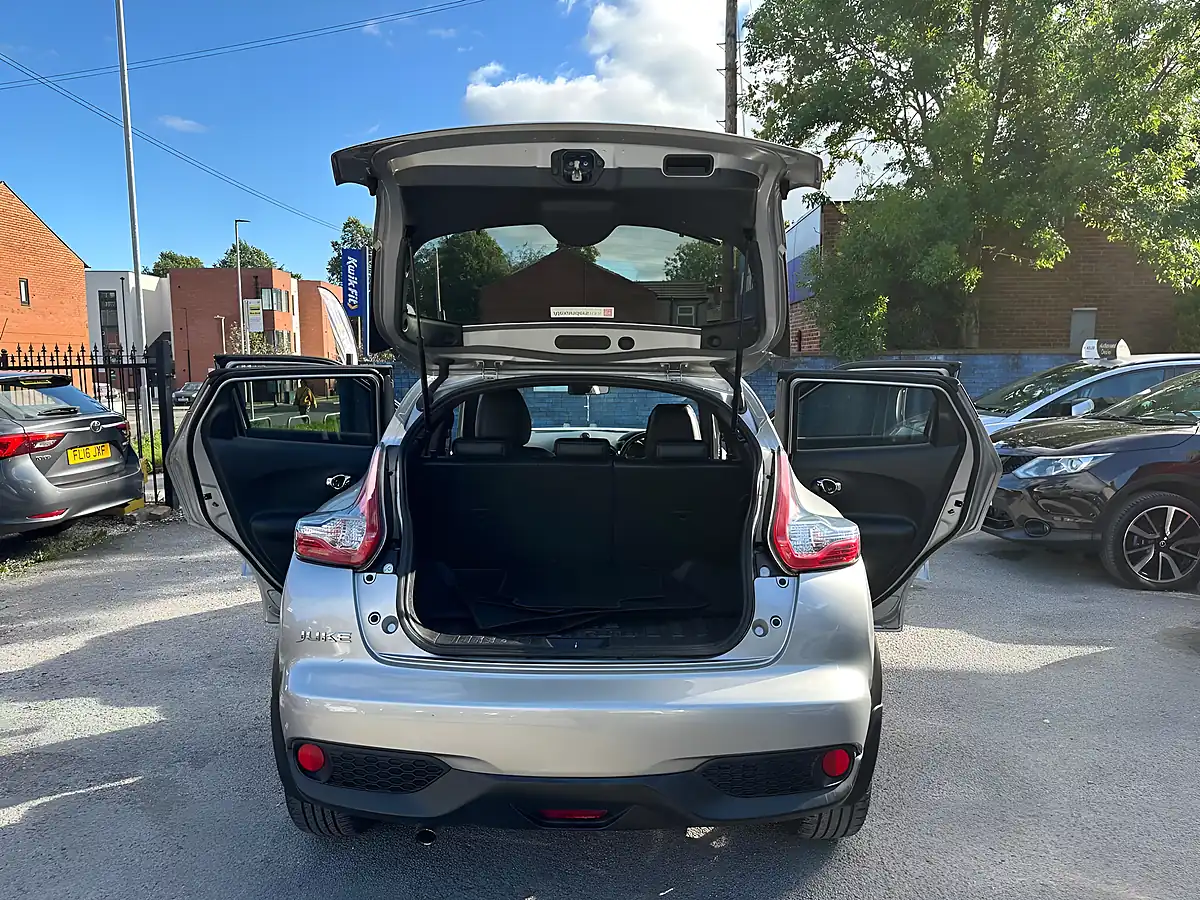 Used 2019 Nissan Juke Tekna Silver - Interior and Exterior details 9