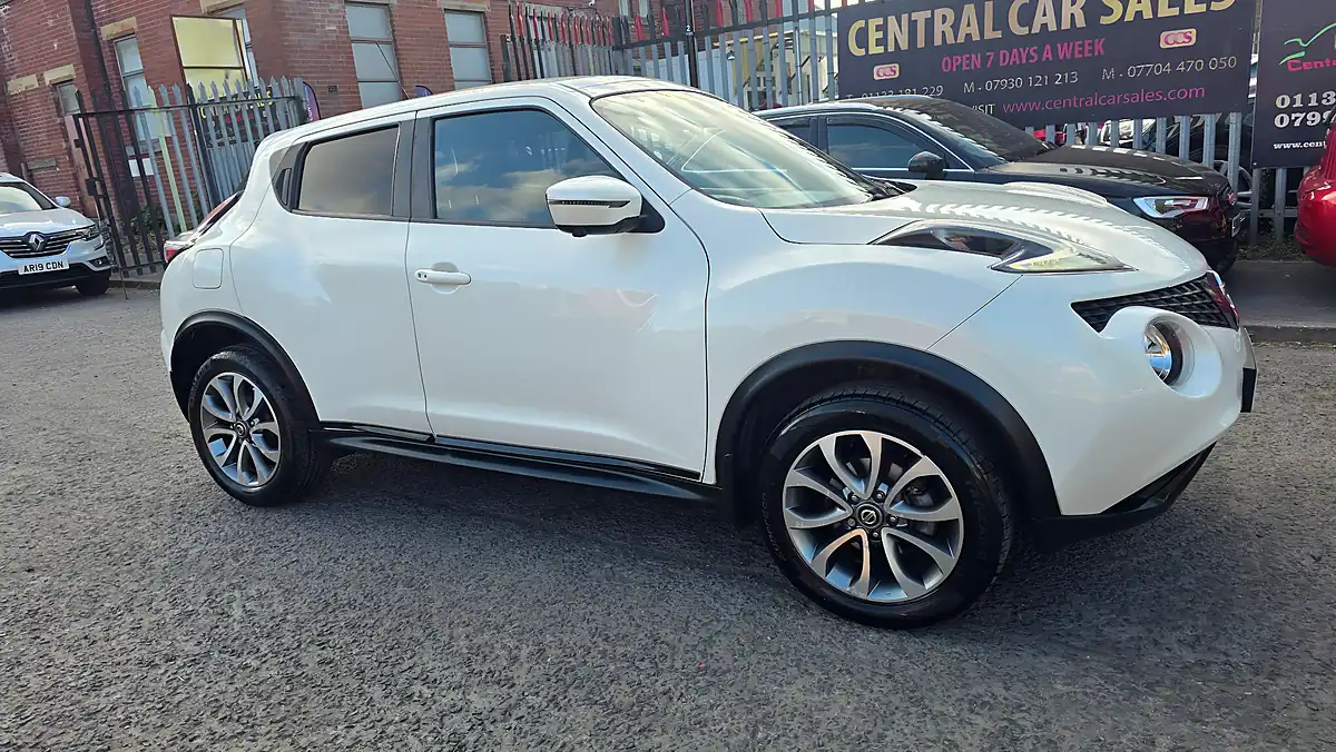 Used 2019 Nissan Juke Tekna White - Front View