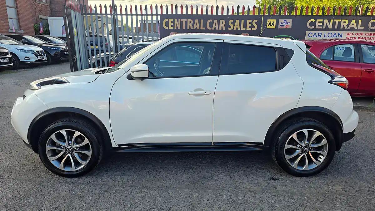 Used 2019 Nissan Juke Tekna White - Interior and Exterior details 11
