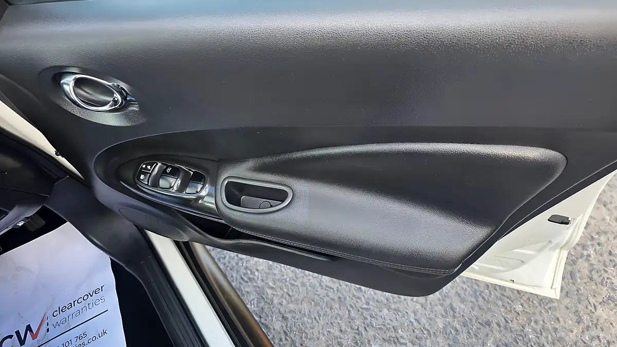 Used 2019 Nissan Juke Tekna White - Interior and Exterior details 13