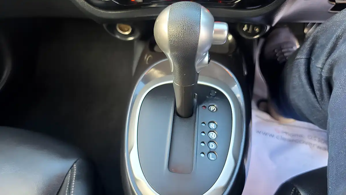 Used 2019 Nissan Juke Tekna White - Interior and Exterior details 14