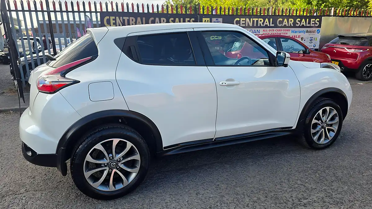Used 2019 Nissan Juke Tekna White - Interior and Exterior details 8
