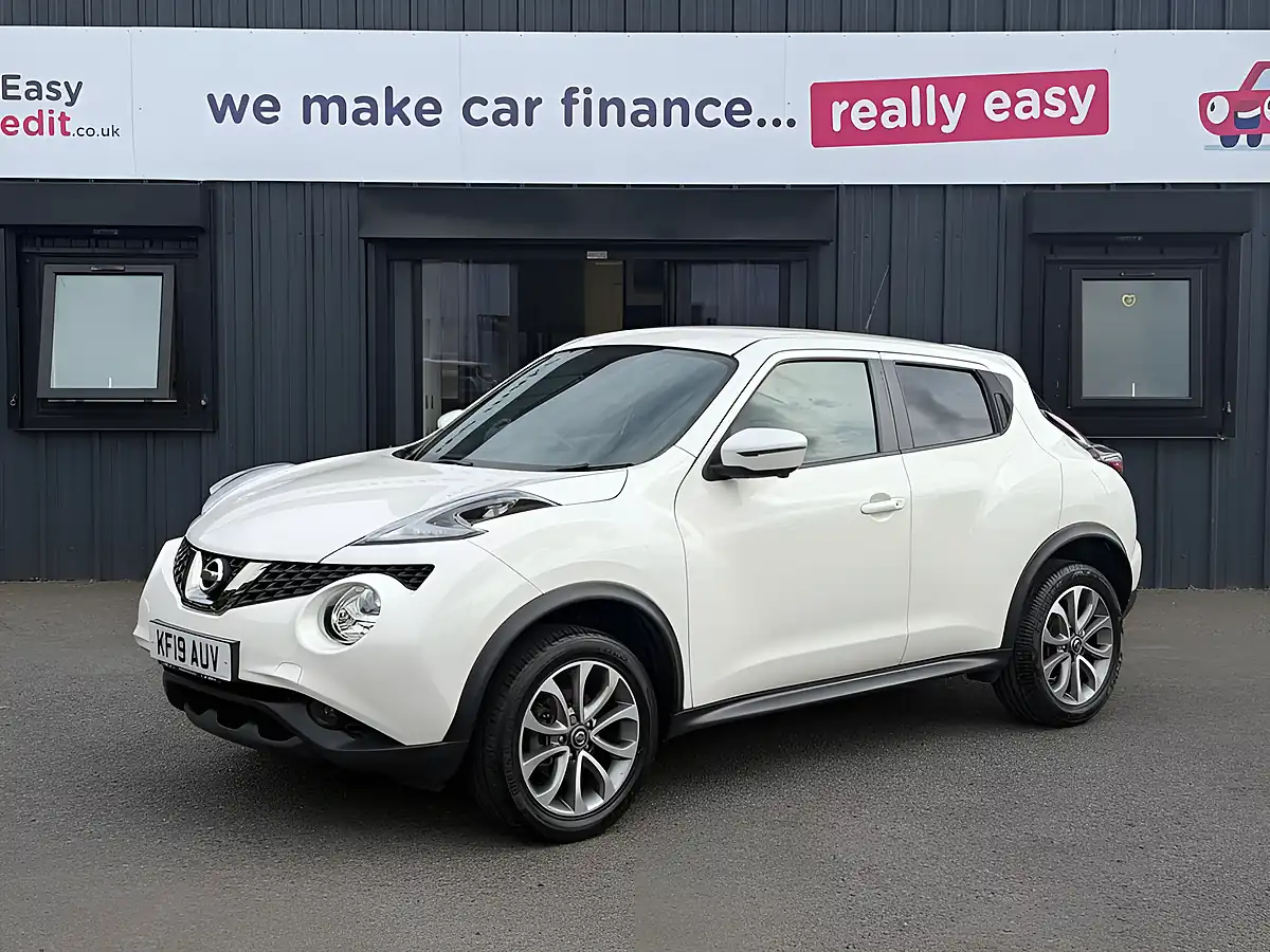 Used 2019 Nissan Juke Tekna White - Front View