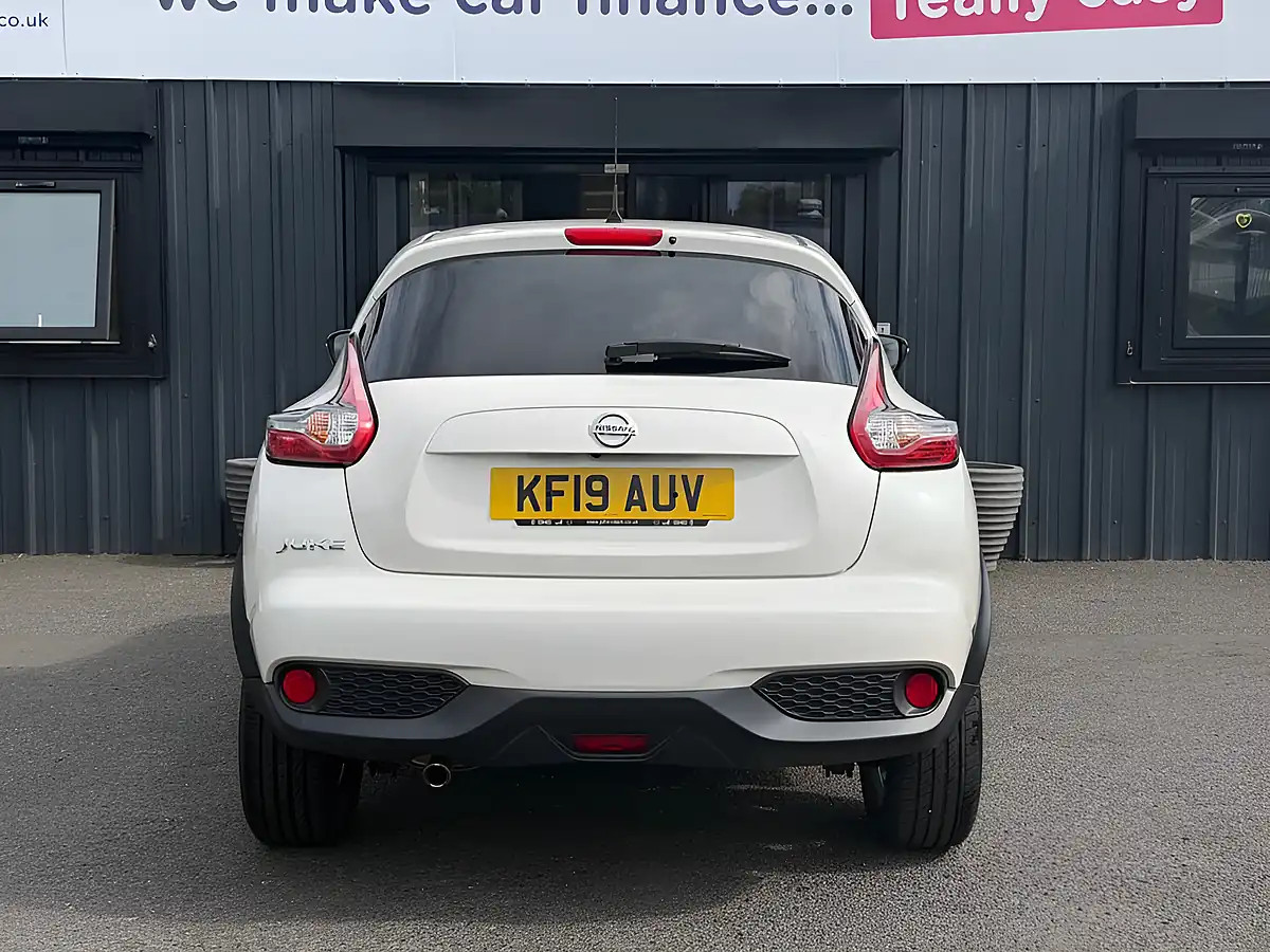 Used 2019 Nissan Juke Tekna White - Interior and Exterior details 10
