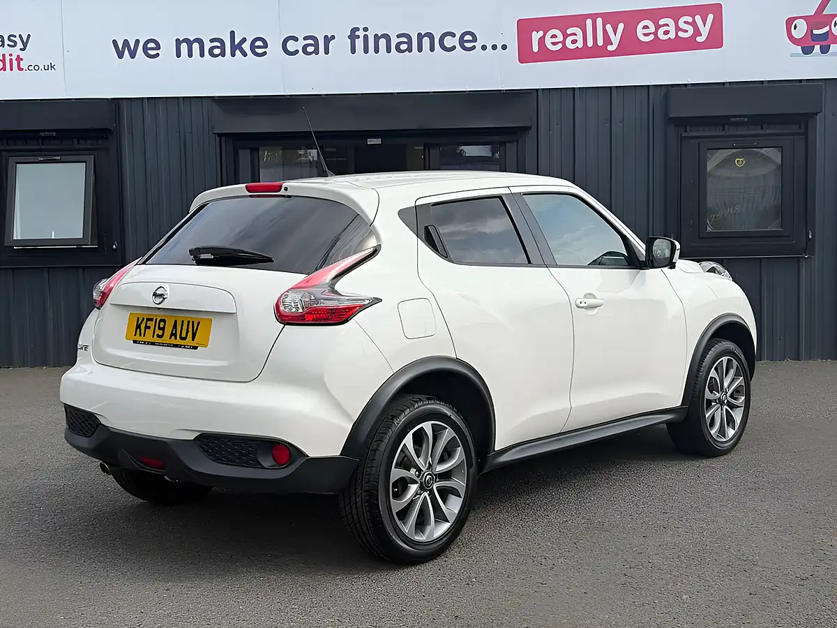 Used 2019 Nissan Juke Tekna White - Interior and Exterior details 11
