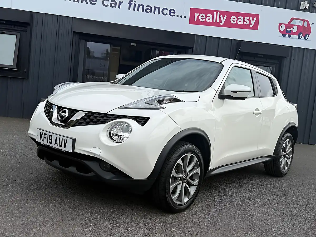 Used 2019 Nissan Juke Tekna White - Interior and Exterior details 13