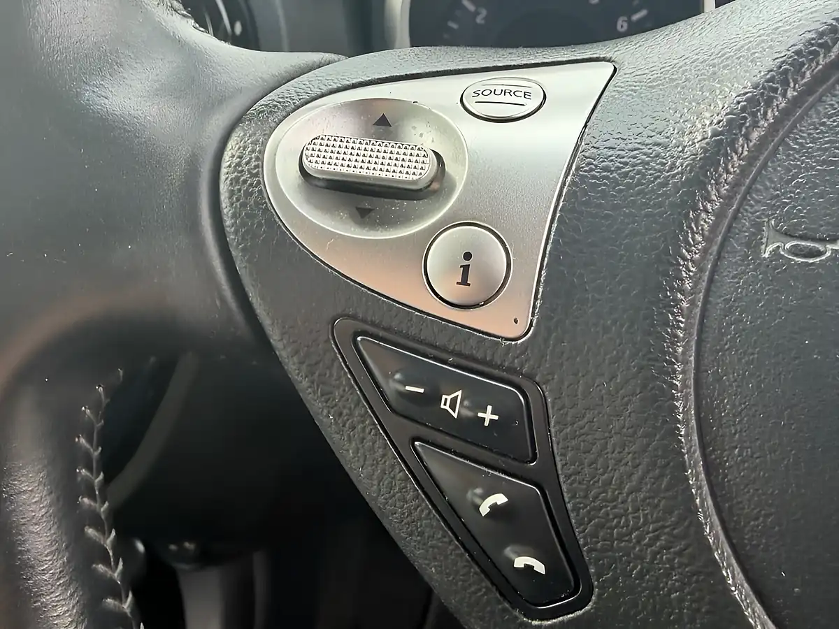Used 2019 Nissan Juke Tekna White - Interior and Exterior details 17