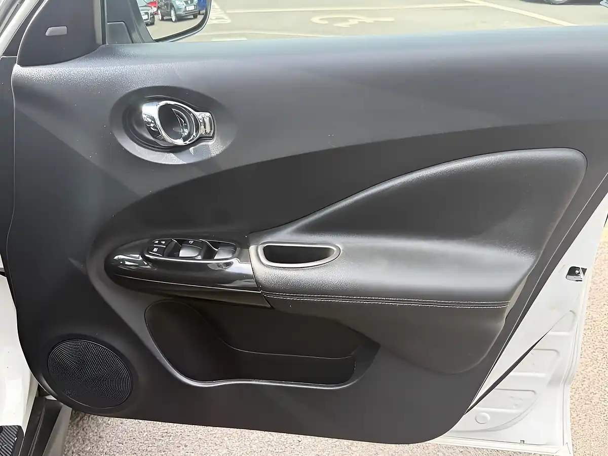 Used 2019 Nissan Juke Tekna White - Interior and Exterior details 18