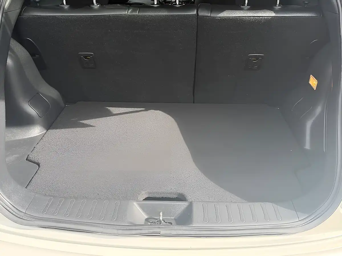 Used 2019 Nissan Juke Tekna White - Interior and Exterior details 20