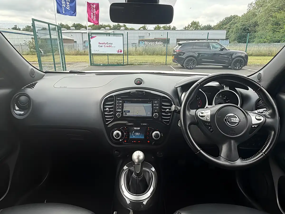 Used 2019 Nissan Juke Tekna White - Interior and Exterior details 6