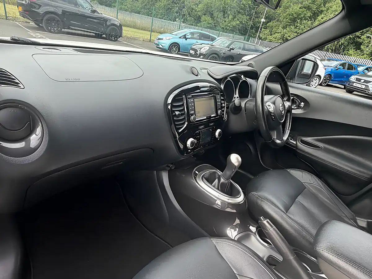 Used 2019 Nissan Juke Tekna White - Interior and Exterior details 8