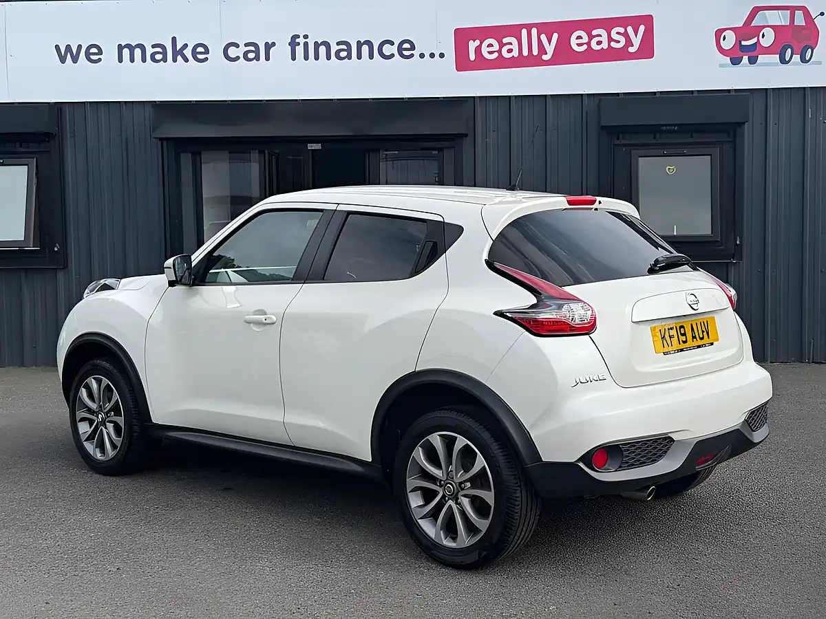 Used 2019 Nissan Juke Tekna White - Interior and Exterior details 9