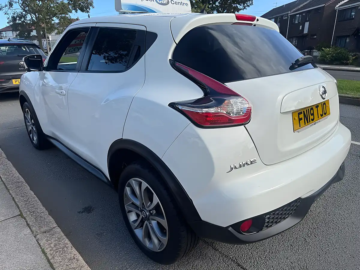 Used 2019 Nissan Juke Tekna White - Interior and Exterior details 10