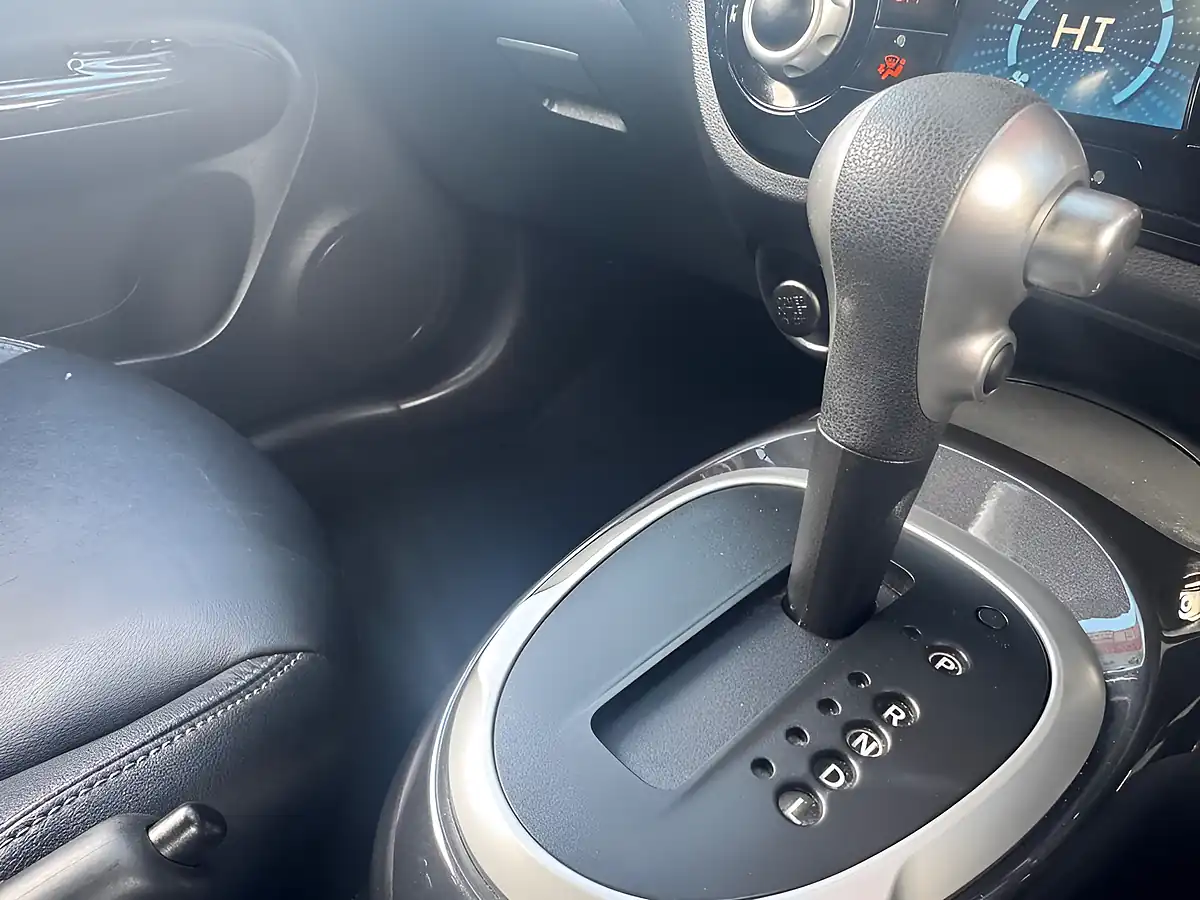 Used 2019 Nissan Juke Tekna White - Interior and Exterior details 11