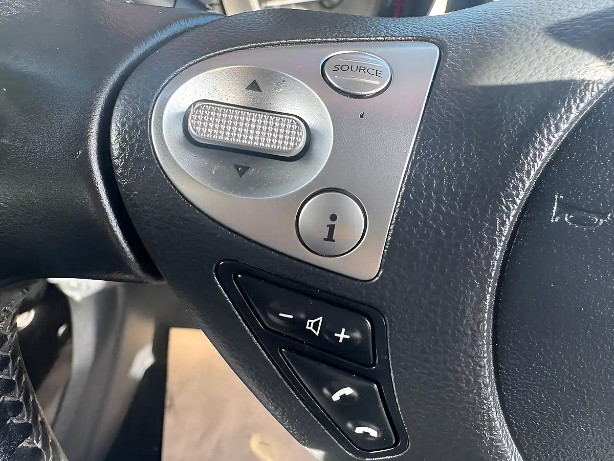 Used 2019 Nissan Juke Tekna White - Interior and Exterior details 16