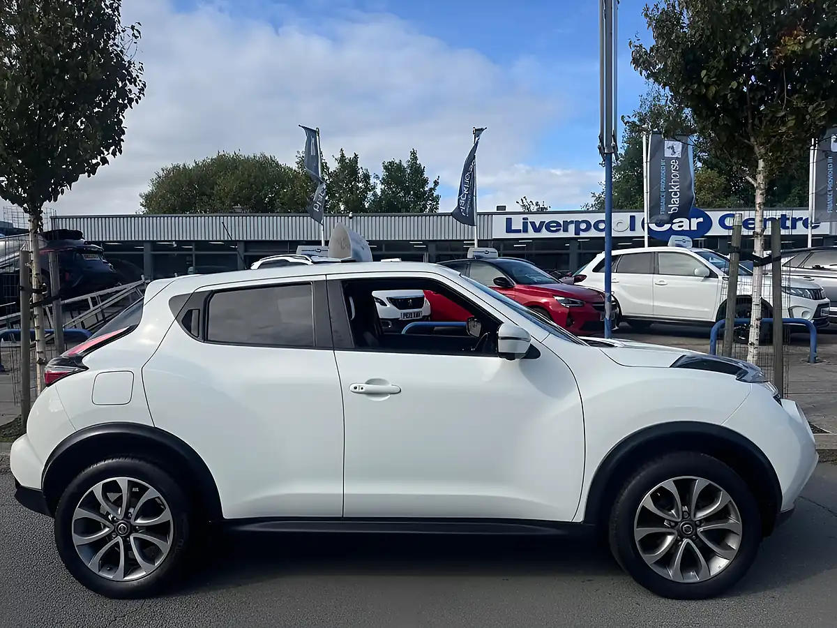 Used 2019 Nissan Juke Tekna White - Interior and Exterior details 2