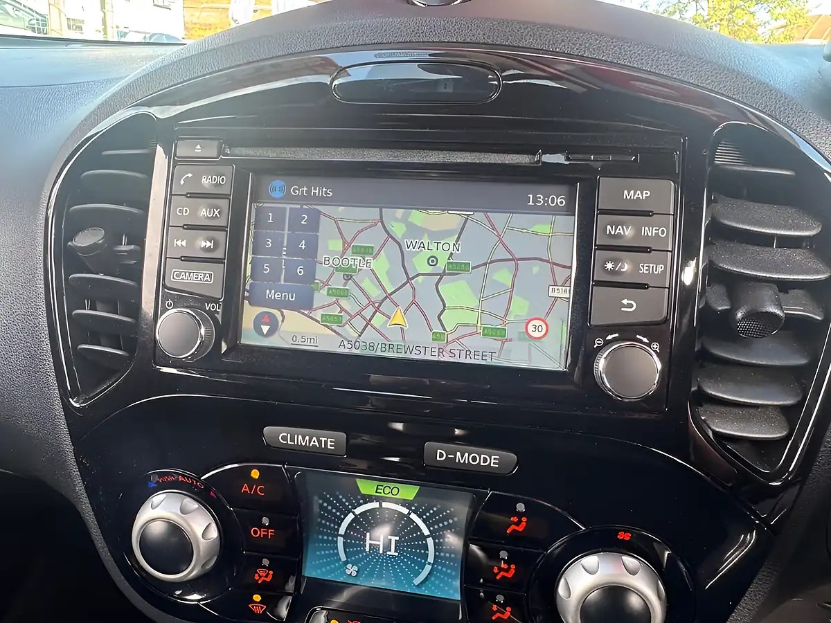 Used 2019 Nissan Juke Tekna White - Interior and Exterior details 4