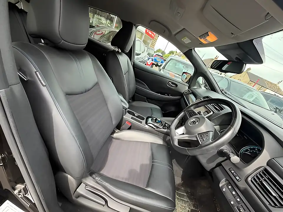 Used 2019 Nissan Leaf N-Connecta Black - Interior and Exterior details 8