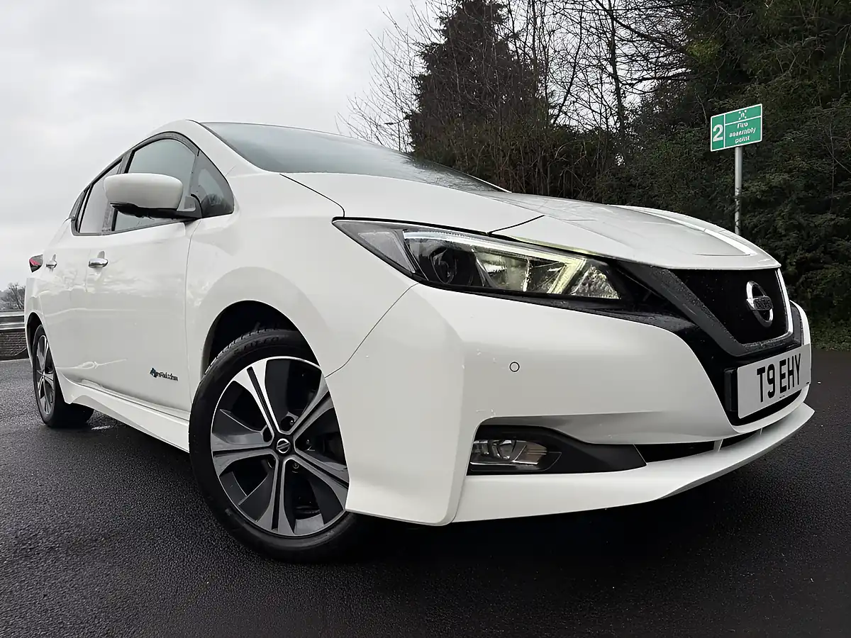 Used 2019 Nissan Leaf N-Connecta White - Front View