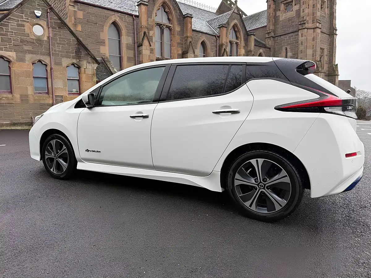 Used 2019 Nissan Leaf N-Connecta White - Interior and Exterior details 4