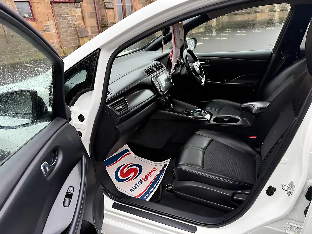 Used 2019 Nissan Leaf N-Connecta White - Interior and Exterior details 8