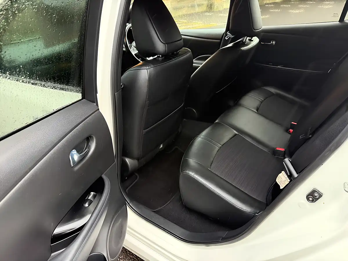 Used 2019 Nissan Leaf N-Connecta White - Interior and Exterior details 9