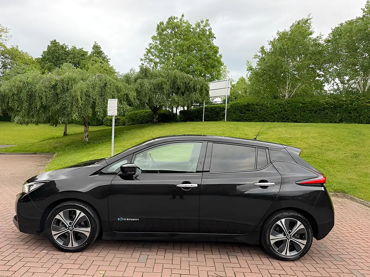 Used 2019 Nissan Leaf Tekna Black - Interior and Exterior details 6