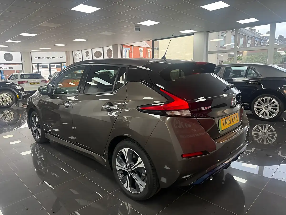 Used 2019 Nissan Leaf Tekna Bronze - Interior and Exterior details 10
