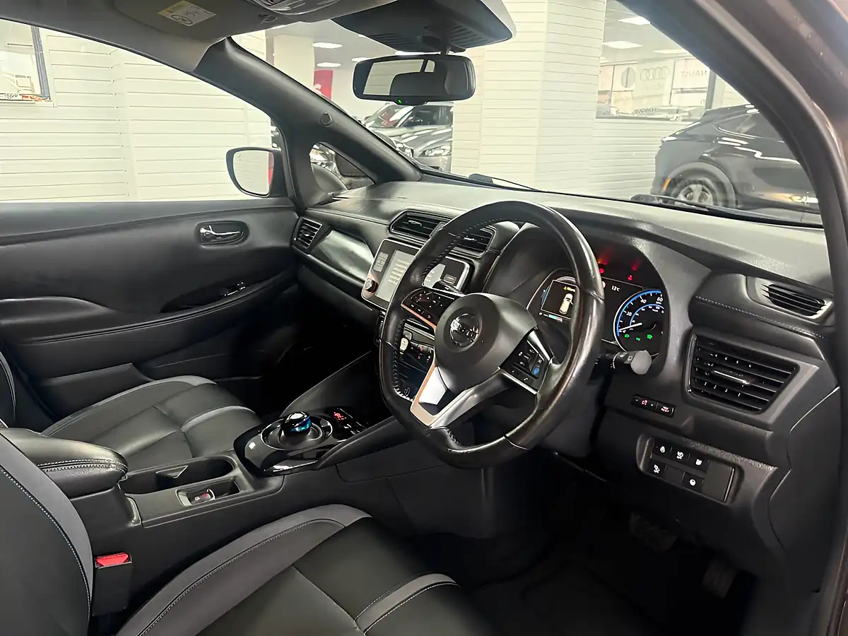 Used 2019 Nissan Leaf Tekna Bronze - Interior and Exterior details 14