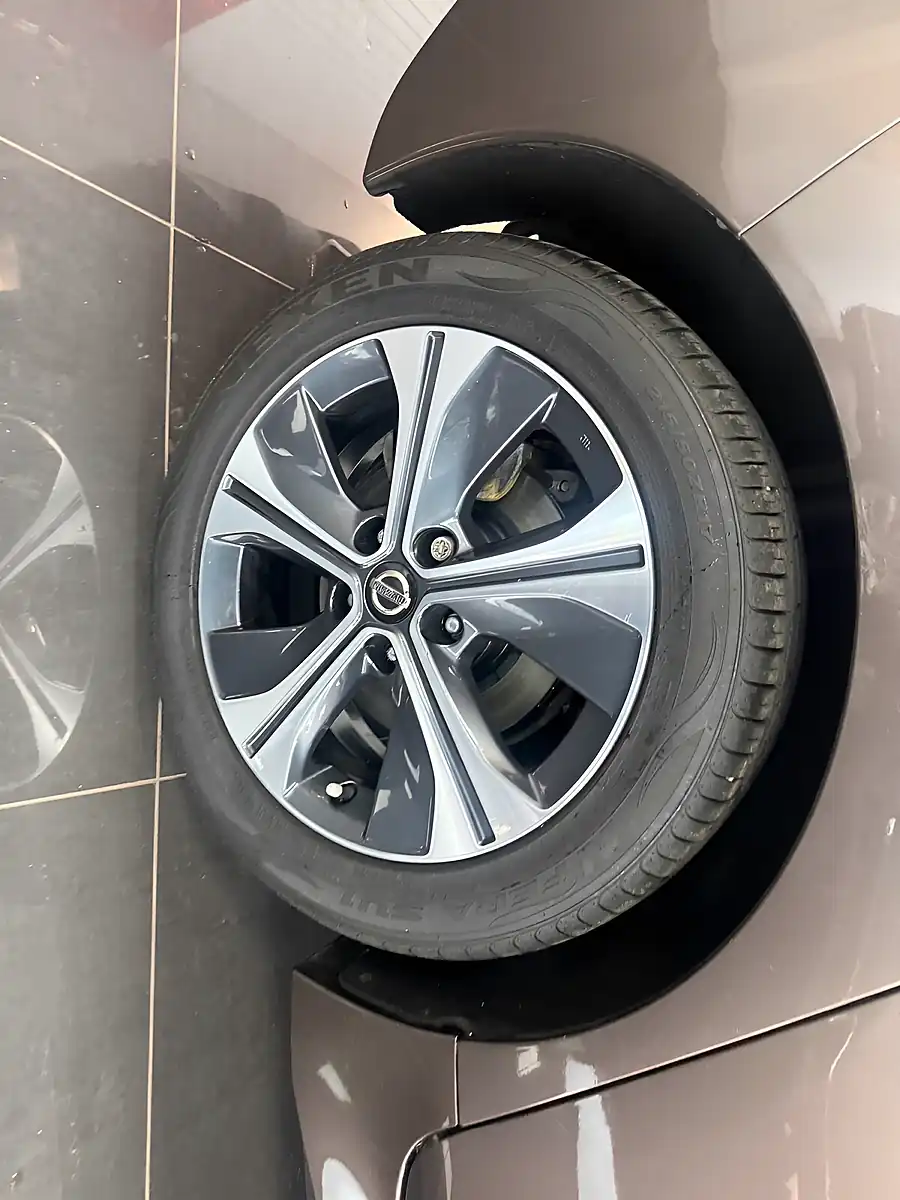 Used 2019 Nissan Leaf Tekna Bronze - Interior and Exterior details 3