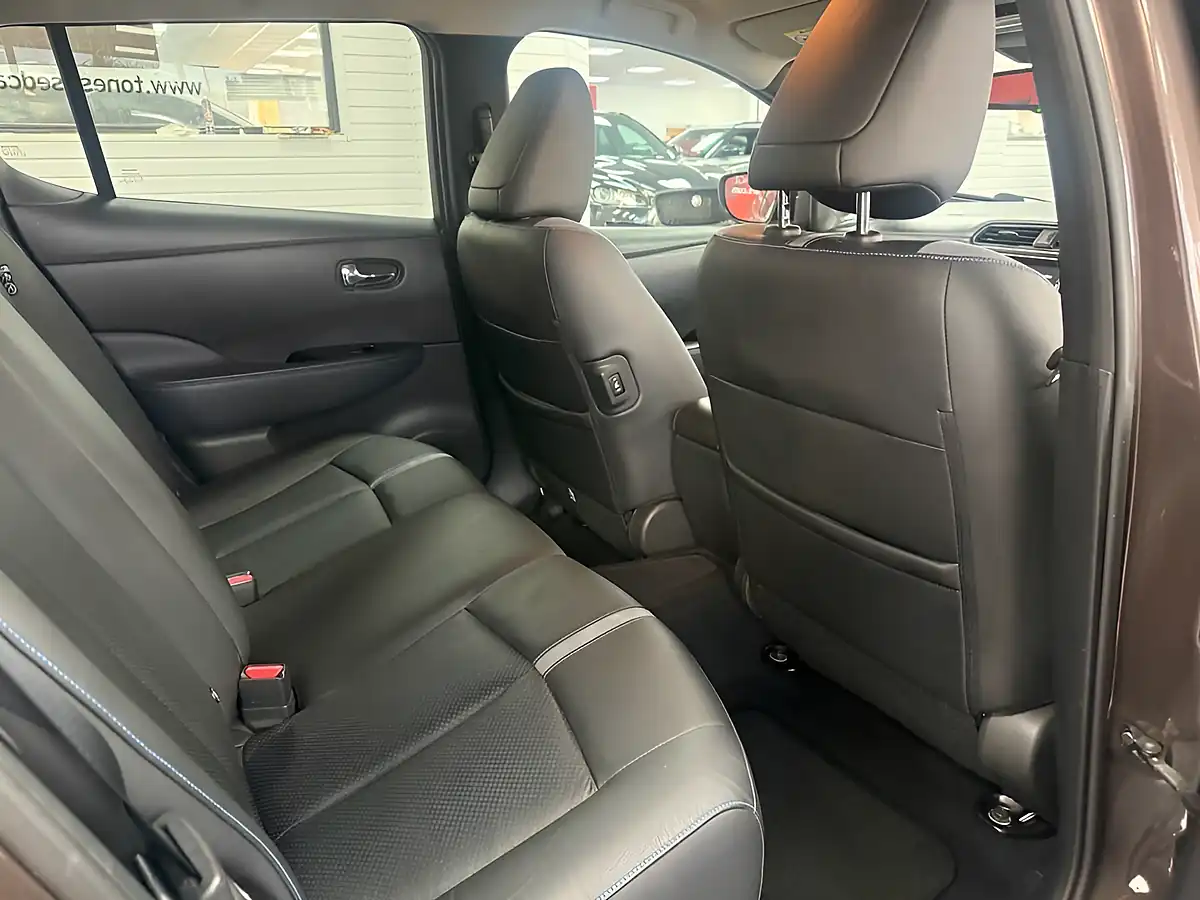 Used 2019 Nissan Leaf Tekna Bronze - Interior and Exterior details 4