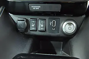 Used 2019 Nissan Leaf Tekna Pearl White - Interior and Exterior details 10