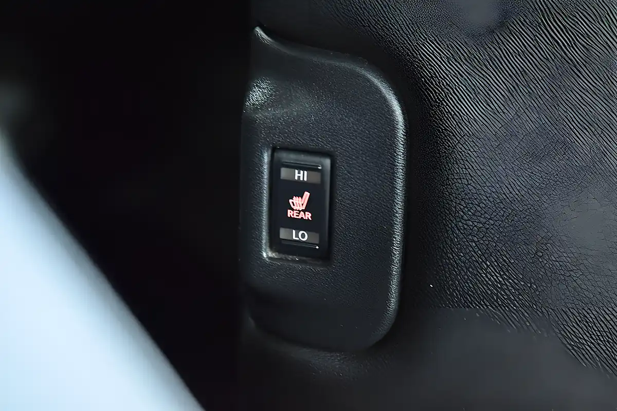Used 2019 Nissan Leaf Tekna Pearl White - Interior and Exterior details 12