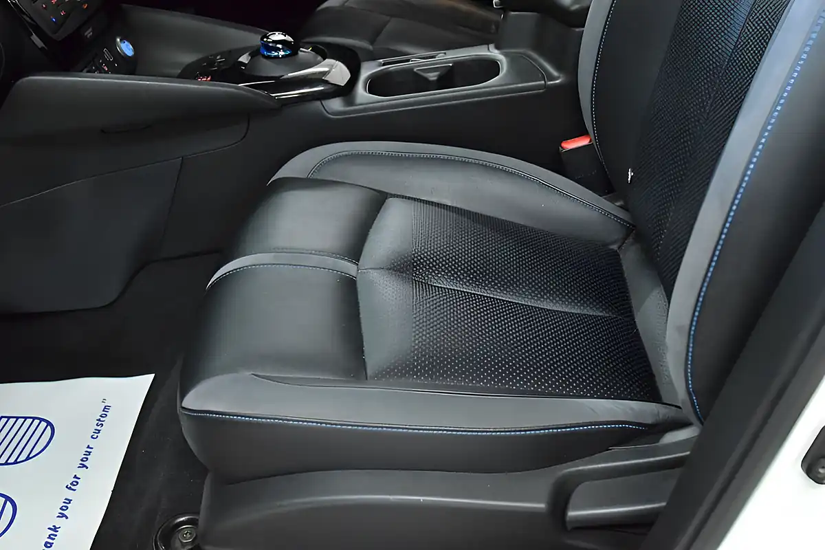 Used 2019 Nissan Leaf Tekna Pearl White - Interior and Exterior details 15