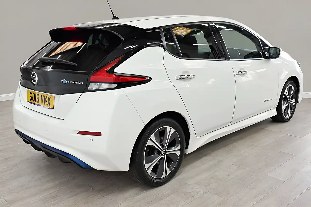 Used 2019 Nissan Leaf Tekna Pearl White - Interior and Exterior details 6