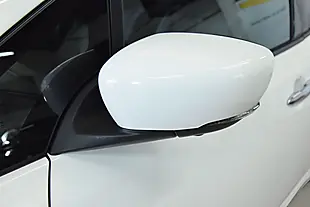 Used 2019 Nissan Leaf Tekna Pearl White - Interior and Exterior details 7