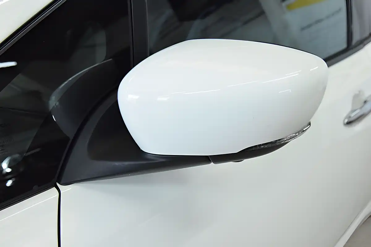 Used 2019 Nissan Leaf Tekna Pearl White - Interior and Exterior details 7