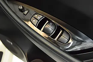 Used 2019 Nissan Leaf Tekna Pearl White - Interior and Exterior details 8