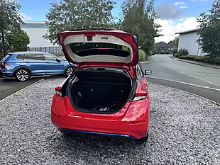 Used 2019 Nissan Leaf Tekna Red - Interior and Exterior details 11