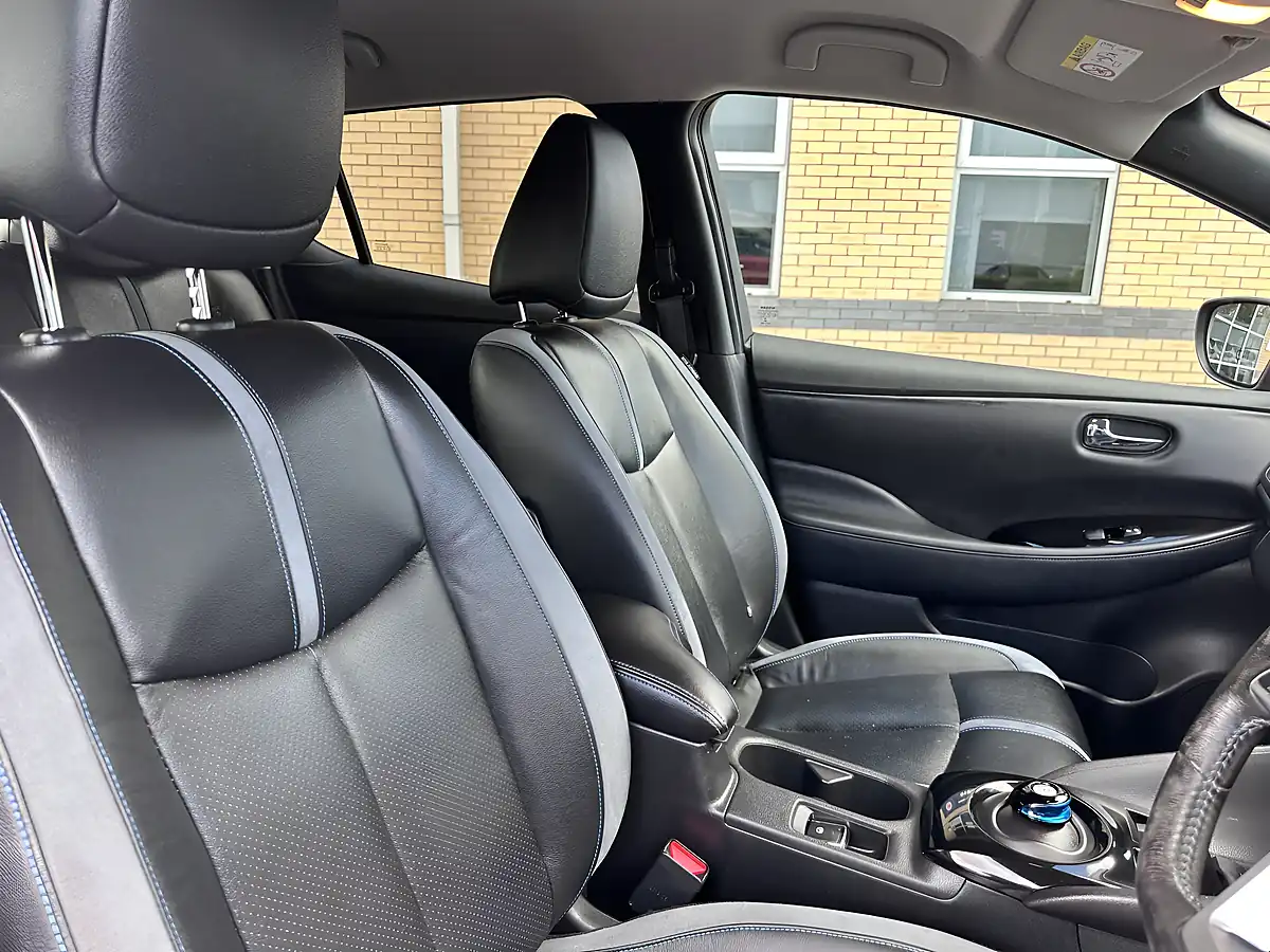 Used 2019 Nissan Leaf Tekna Red - Interior and Exterior details 12