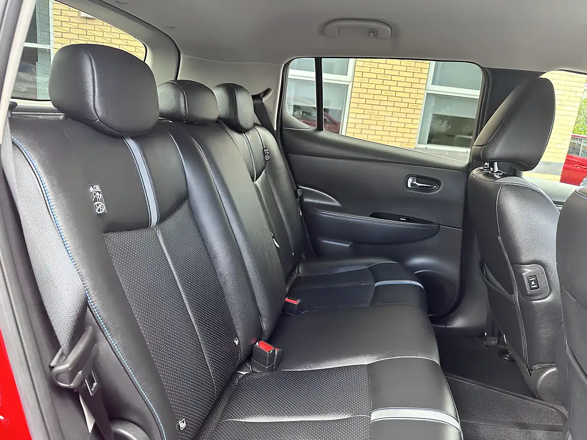 Used 2019 Nissan Leaf Tekna Red - Interior and Exterior details 14
