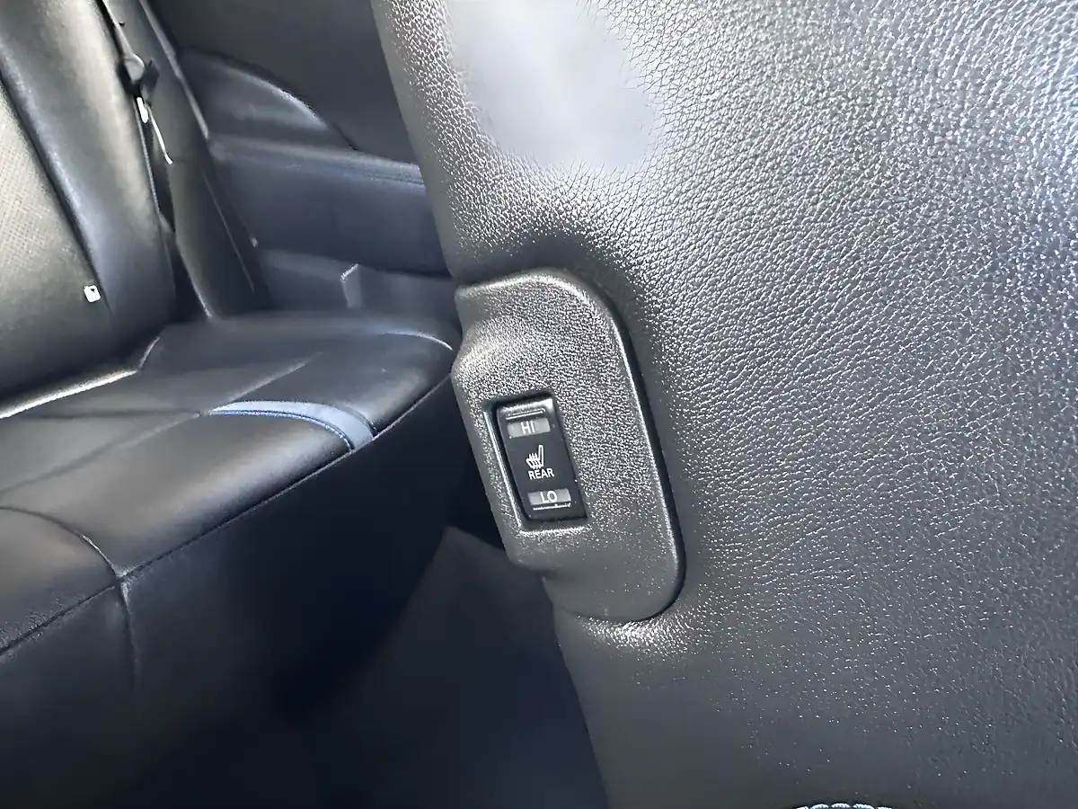 Used 2019 Nissan Leaf Tekna Red - Interior and Exterior details 18