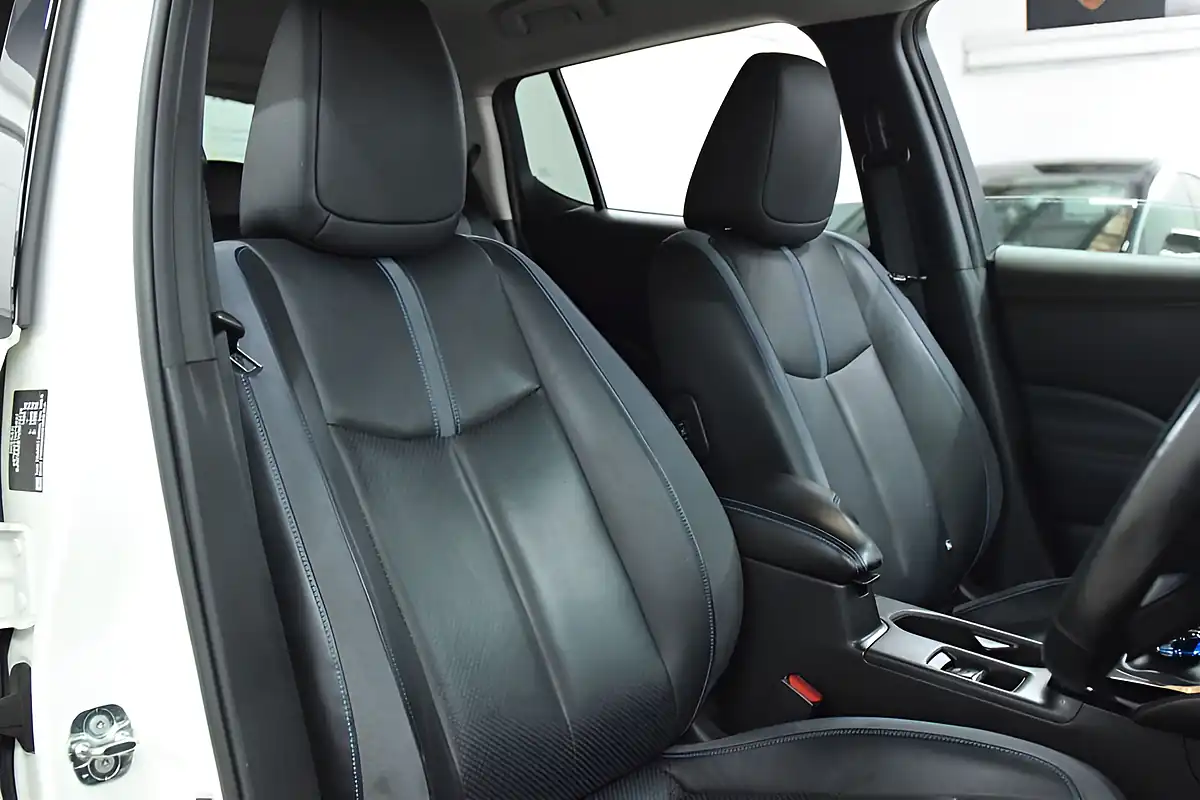 Used 2019 Nissan Leaf Tekna White - Interior and Exterior details 10