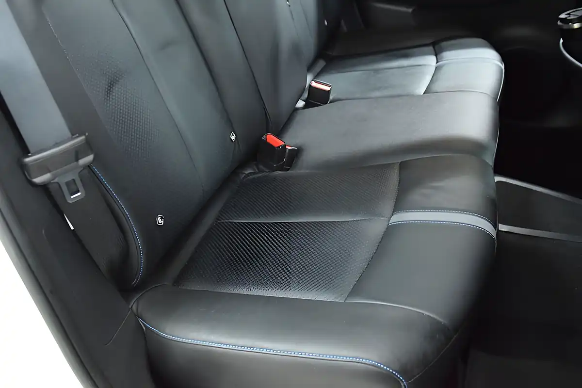 Used 2019 Nissan Leaf Tekna White - Interior and Exterior details 12