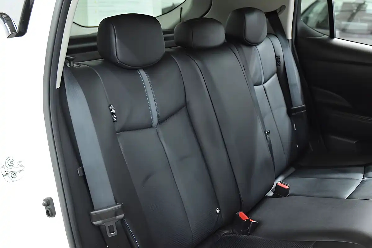 Used 2019 Nissan Leaf Tekna White - Interior and Exterior details 14